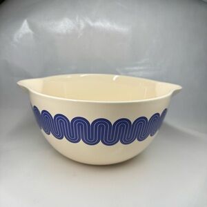 Great Jones Ceramic Mixing Bowl 9” 42oz Pour Spout Cream Blue
